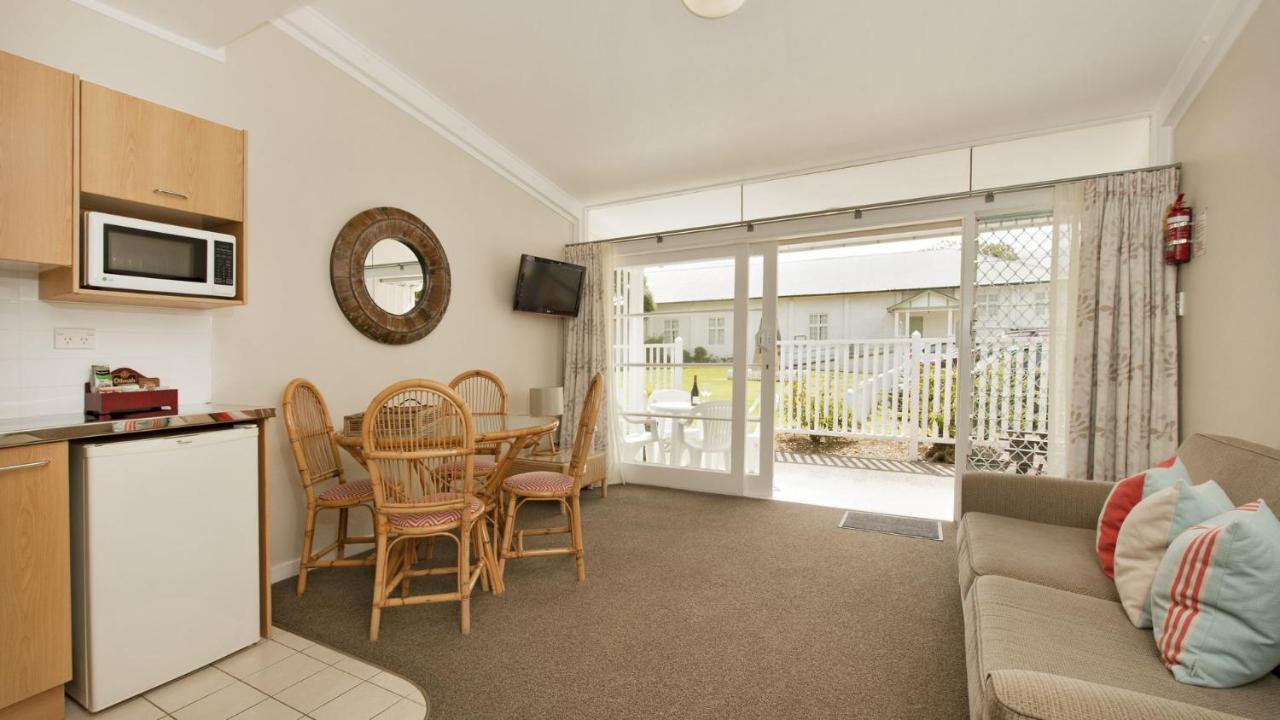 Hananui Lodge And Apartments Ръсел Екстериор снимка